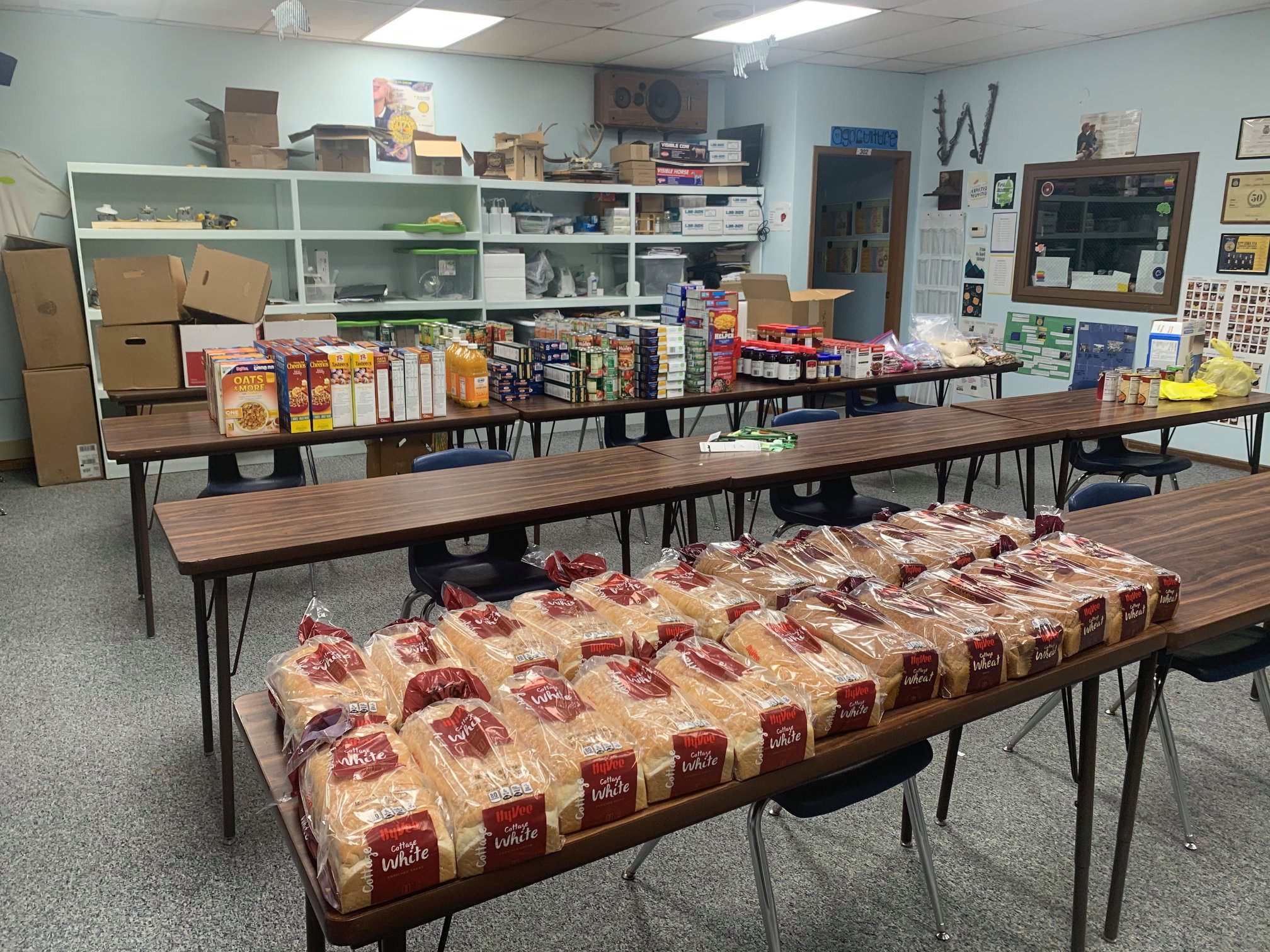 Lamoni FFA Living to Serve Iowa Select Farms